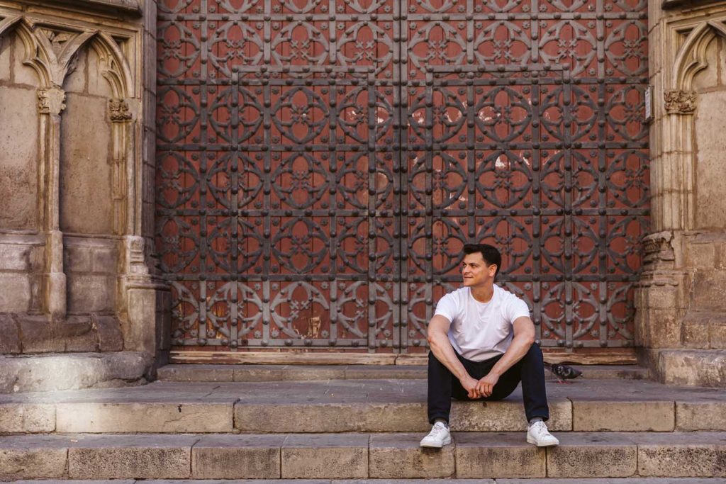 10 Easy Ways to Travel on a Budget: How to Save Money Traveling in 2025